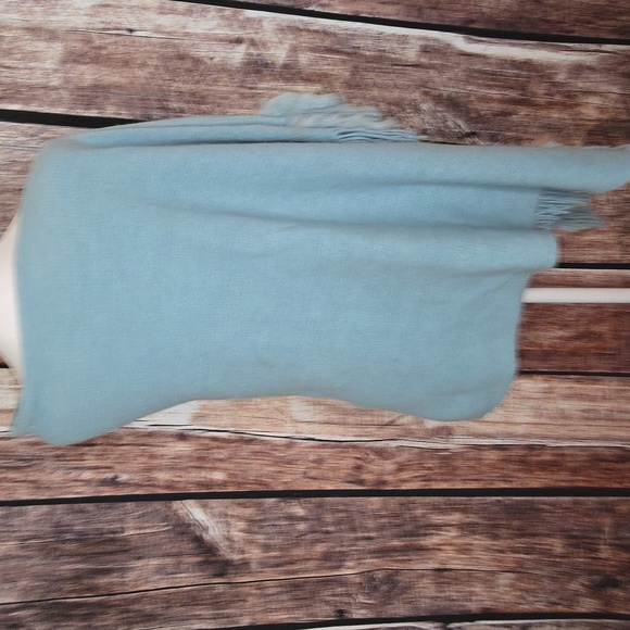 Light teal or sea blueish poncho with fringe & fur - Picture 4 of 5